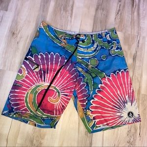 Men’s Volcom Board Shorts/ Swim Trunks